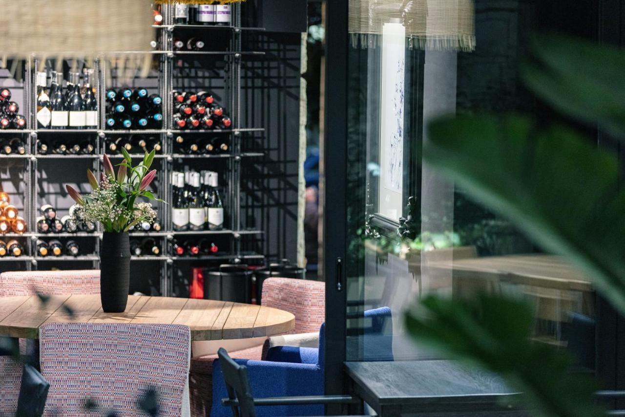 Hotel Chapter 02 Gallery - Ex Gd Gallery *