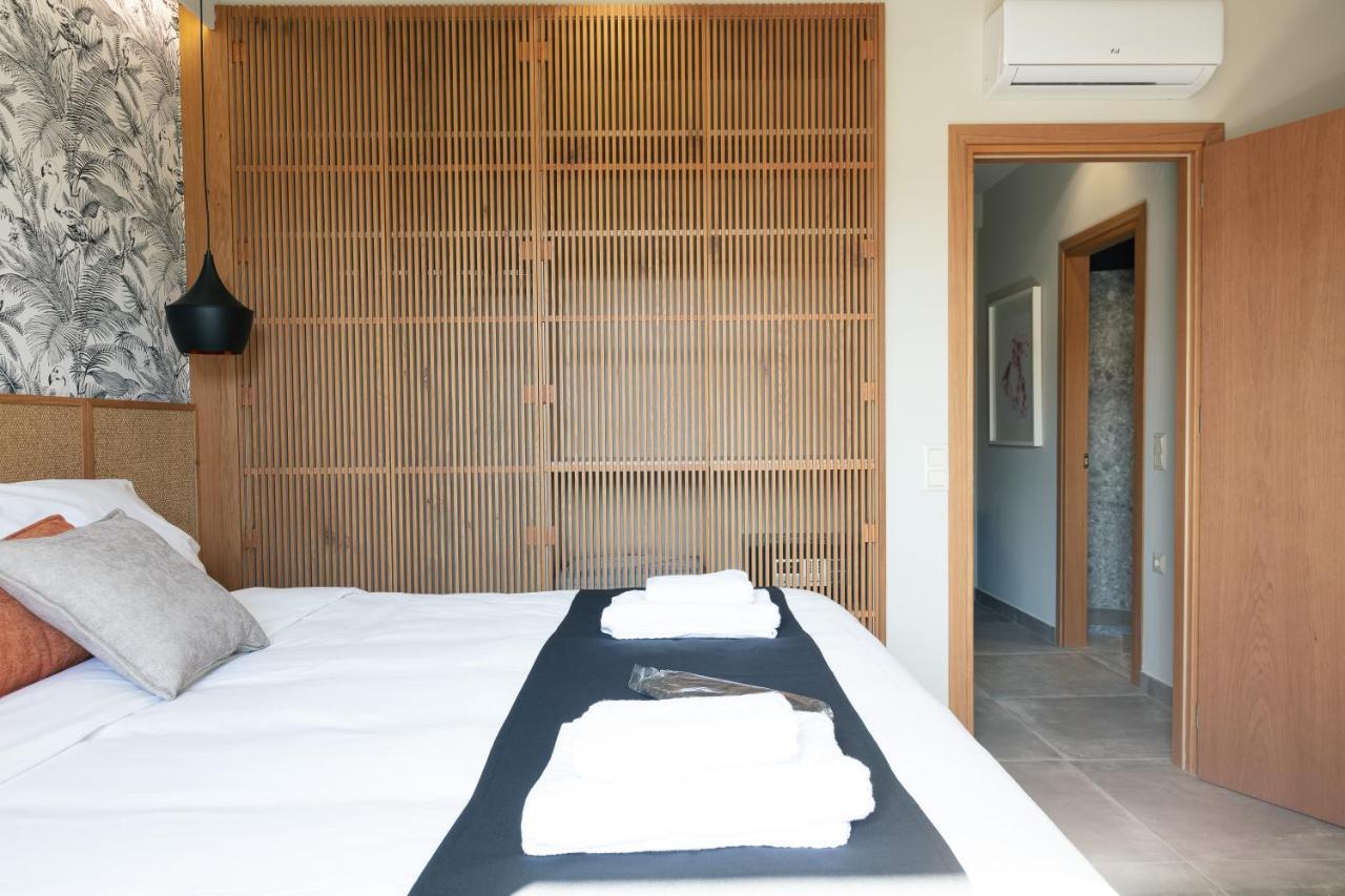 Hotel Chapter 02 Gallery - Ex Gd Gallery *